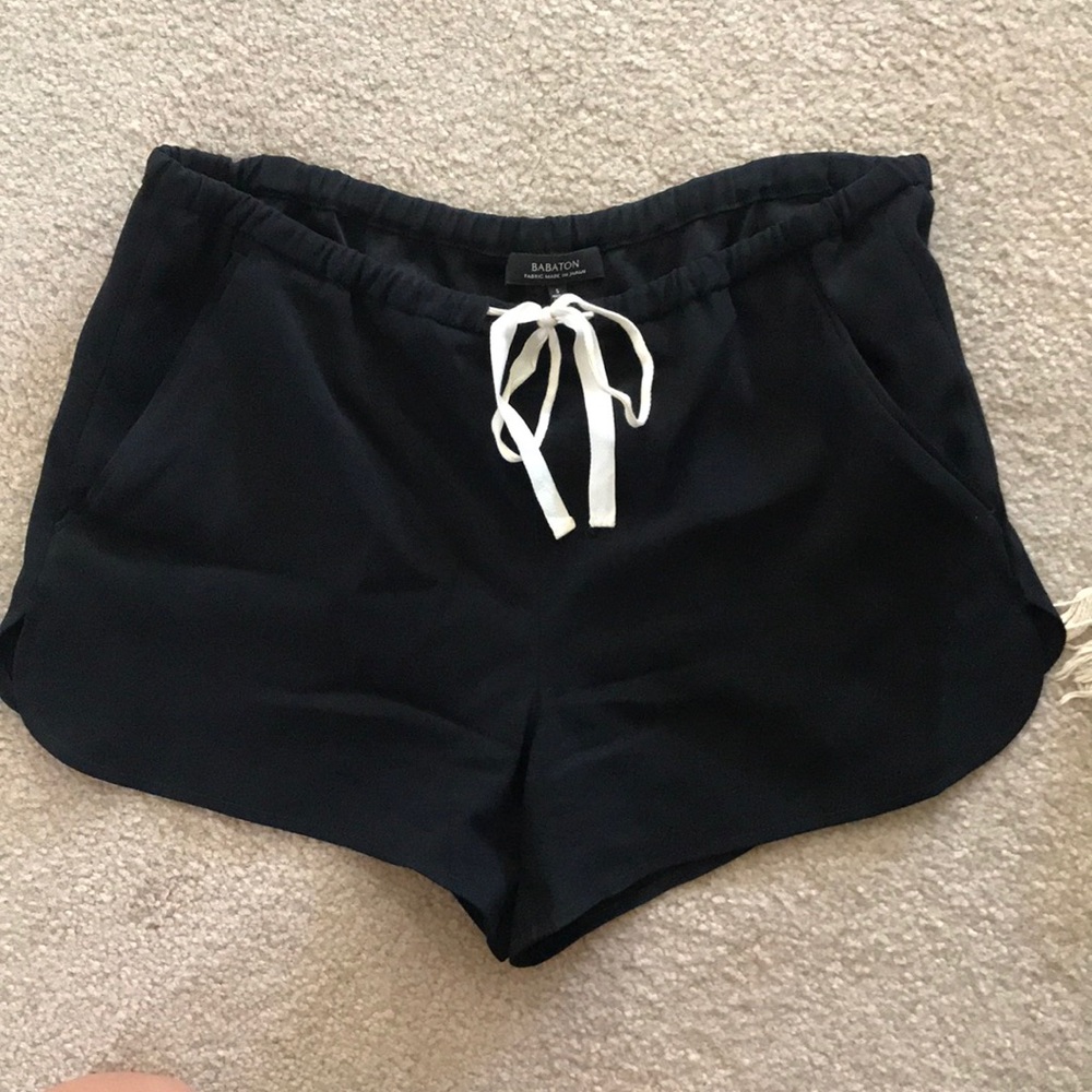 Babaton Aritzia crepe Shorts black Small 🍒